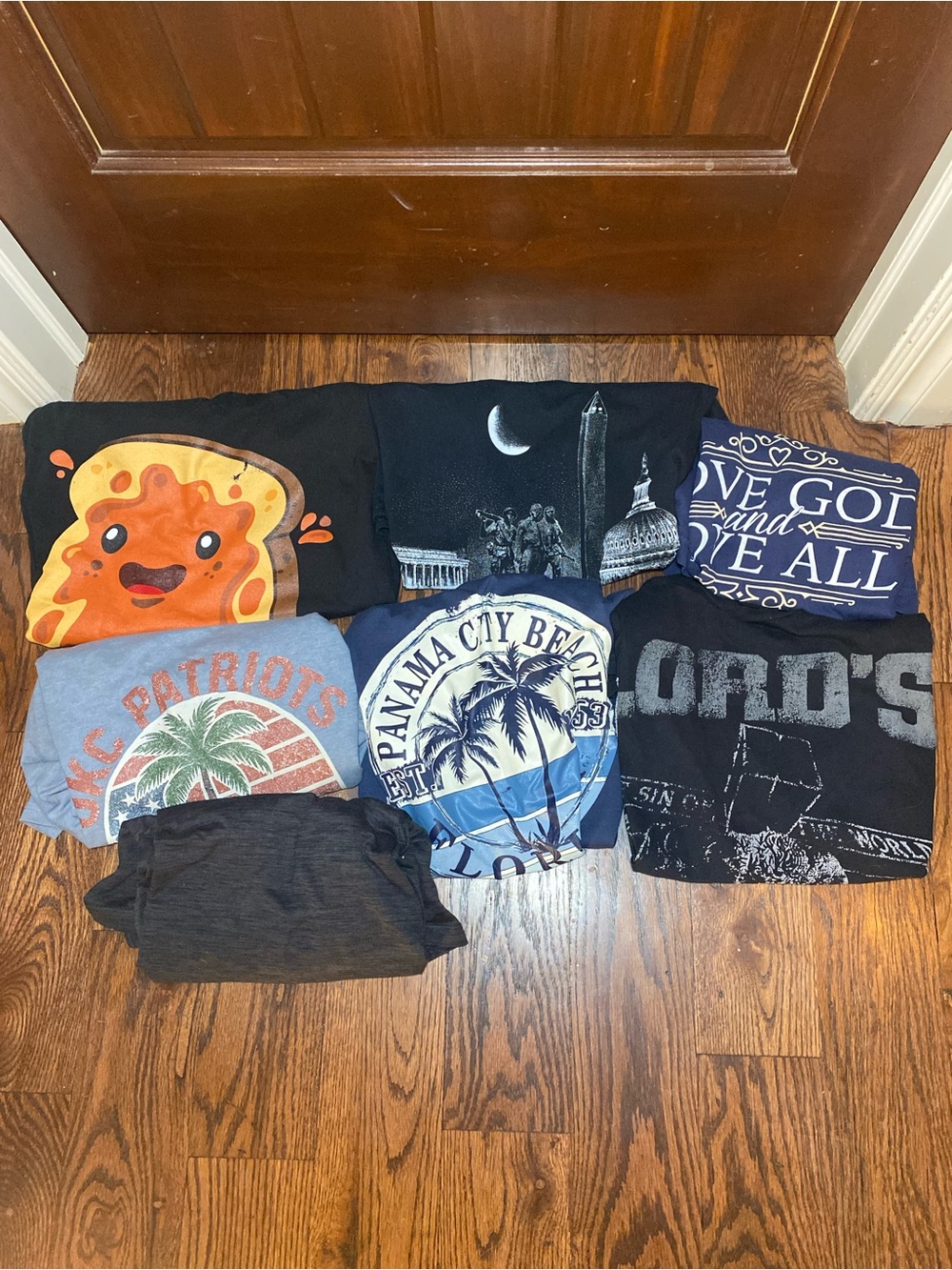 Men / Boy Short Sleeve Shirt Lot Of 7 T-Shirts Sizes Medium And Large